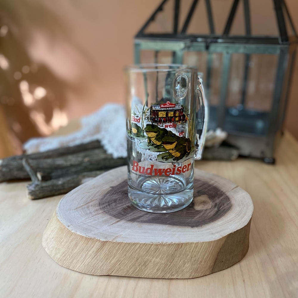 Budweiser vintage Glass Mug frog Design